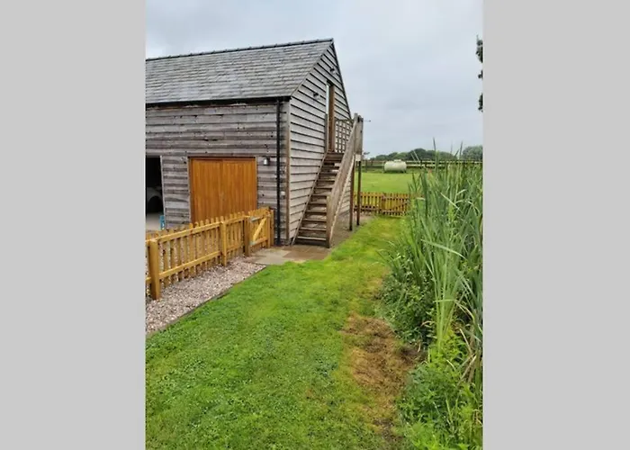 Swallows Retreat: A Country Loft Apartment
