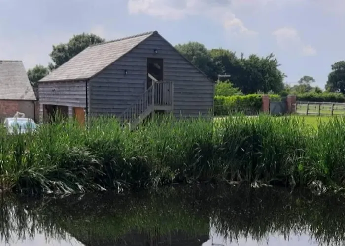 Swallows Retreat: A Country Loft Apartment